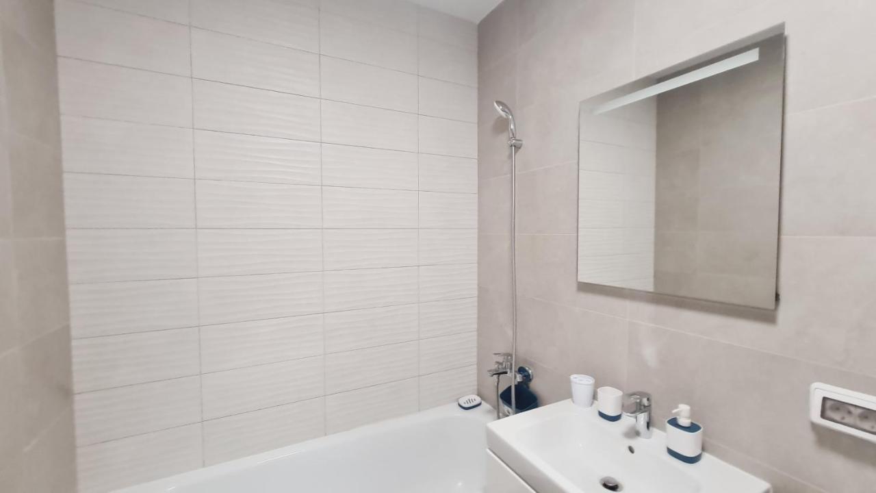 5* Luxury Near Avram Iancu Sq New. Private Parking * Cluj-Napoca